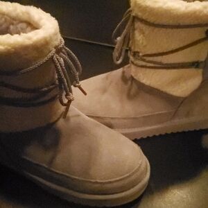 Koolburra By UGG Boots Gray And White Size 8